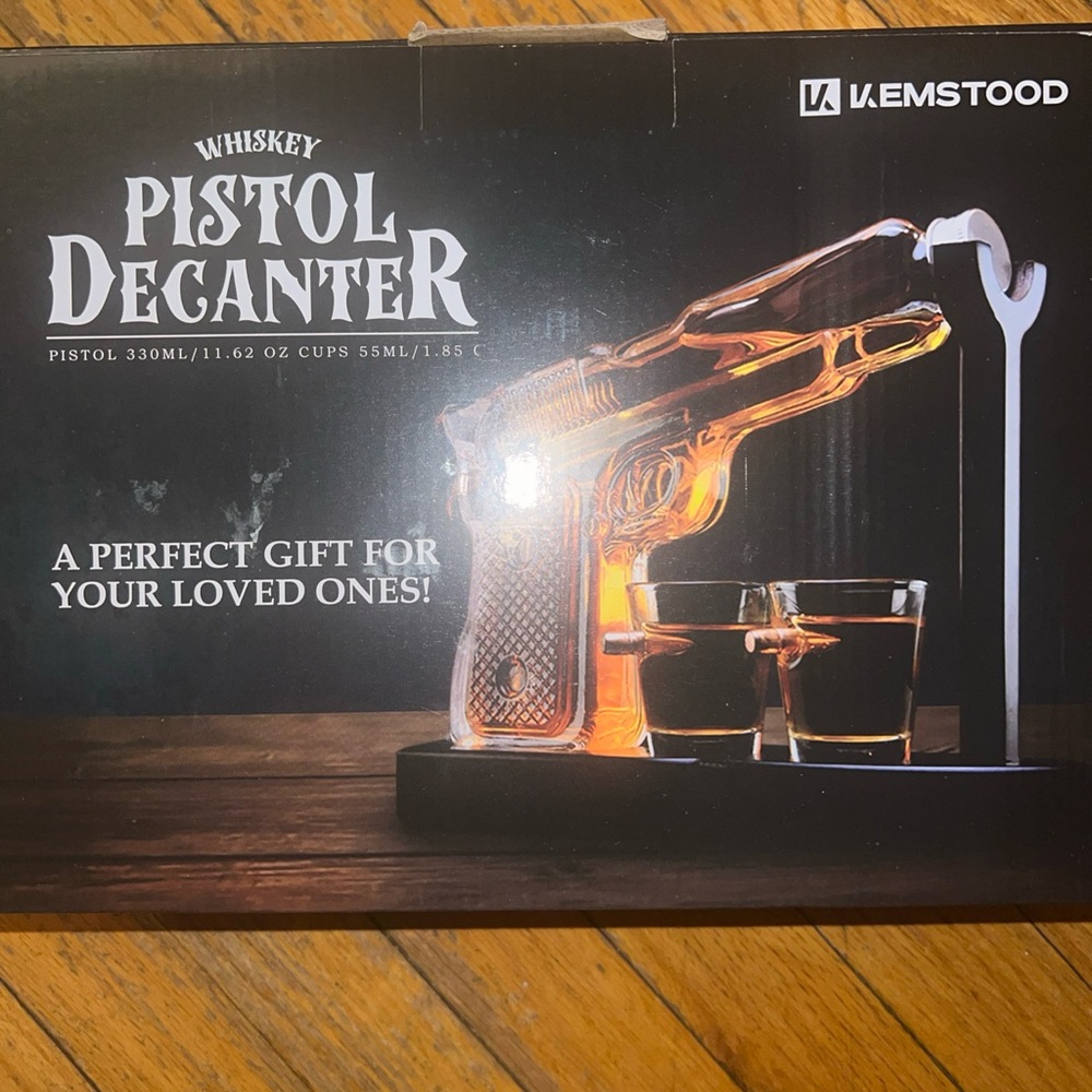 New pistol decanter set w /glasses